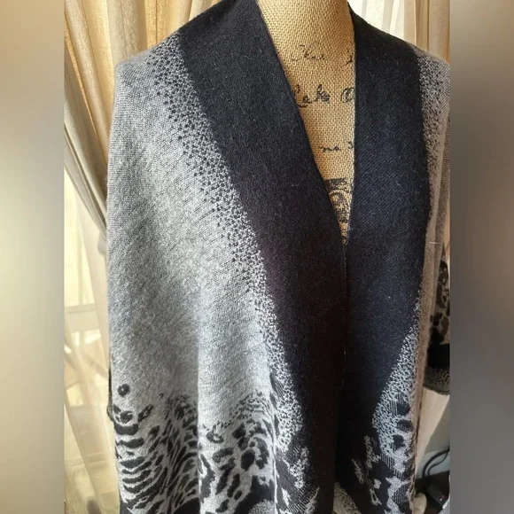 Gray and Black Animal Print Shawl - reversible with fringe hem - Picture 3 of 9